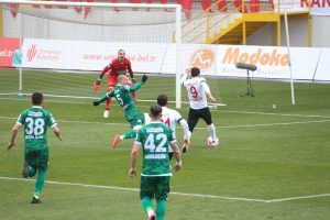 &Uuml;mraniyespor, Giresunspor'u ge&ccedil;ti