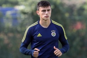 Derbi ma&ccedil;ta Eljif Elmas skandalı