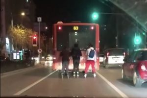Patenci &ccedil;ocukların tehlikeli yolculuğu
