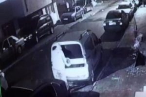 Mahalleliyi canından bezdiren oto hırsızı kamerada