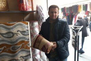 Hayırsever esnaftan askıda namazlık uygulaması