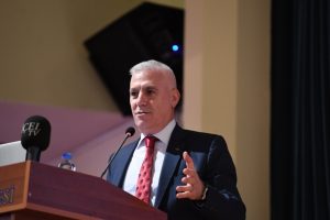Bursa Nil&uuml;fer Belediye Başkanı Bozbey Mersin'de değişimi nasıl y&ouml;nettiklerini anlattı