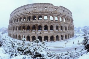 Roma'ya 6 yıl sonra ilk kez kar yağdı, ordu g&ouml;reve &ccedil;ağrıldı!
