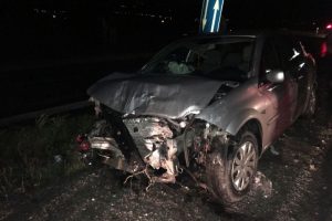 İki otomobil kafa kafaya &ccedil;arpıştı: 5 yaralı