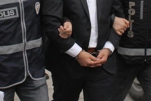 FET&Ouml;'n&uuml;n h&uuml;cre evlerine operasyon: 5 g&ouml;zaltı
