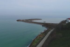 Rize-Artvin Havalimanı'nda 6 ayda deniz dolgusu i&ccedil;in 9 milyon ton taş kullanıldı