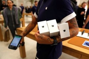 Apple &uuml;&ccedil; yeni iPhone modelini sonbaharda tanıtmaya hazırlanıyor