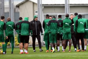 Bursaspor Teknik Direkt&ouml;r&uuml; Le Guen, kader ma&ccedil;ı &ouml;ncesi kapıları basına kapattı