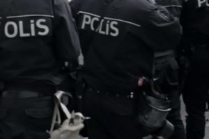 FET&Ouml;'n&uuml;n gaybubet evine baskın: 6 g&ouml;zaltı