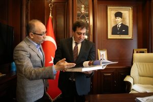 AA Bursa B&ouml;lge M&uuml;d&uuml;r&uuml; Akpınar, Vali K&uuml;&ccedil;&uuml;k'&uuml; ziyaret etti