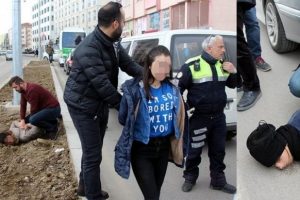 Belediyenin resmi aracını &ccedil;alıp gezmeye &ccedil;ıktılar!