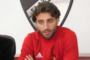 Alpaslan &Ouml;zt&uuml;rk'ten &Ouml;zg&uuml;&ccedil; T&uuml;rkalp'e sert eleştiri!