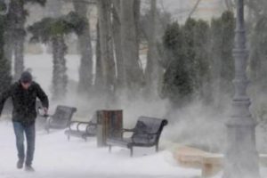 Polonya ve &Ccedil;ekya'da soğuk hava can alıyor: 8 &ouml;l&uuml;