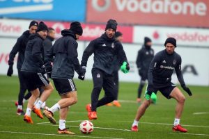 Beşiktaş, Fenerbah&ccedil;e ma&ccedil;ı hazırlıklarını s&uuml;rd&uuml;rd&uuml;