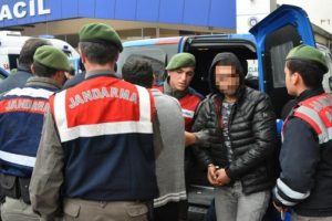 Uyuşturucu operasyonu: 23 g&ouml;zaltı
