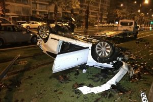 Kontrolden &ccedil;ıkan otomobil takla attı