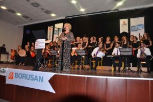 Bursa Nil&uuml;fer Kadın Korosu Gemlik'i coşturdu