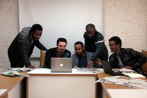 Bursa'da "Afrika'nın Sesi" gazetesiyle &uuml;lkelerini anlatıyorlar