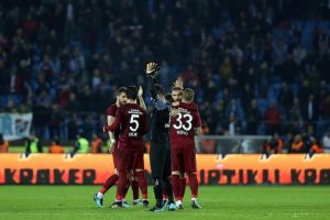 Trabzonspor 'b&uuml;y&uuml;k' yenilmezliğini s&uuml;rd&uuml;rmek istiyor