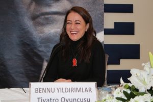 Tiyatrocu Bennu Yıldırımlar, Bursalılarla s&ouml;yleşti