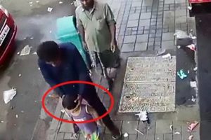 Hindistan'da iki yaşındaki &ccedil;ocuğu b&ouml;yle ka&ccedil;ırdı
