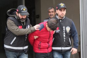 68 yaşındaki kadın dolandırıcıyı su&ccedil;&uuml;st&uuml; yakalattı