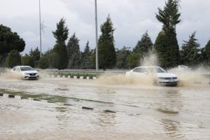 Manisa-İzmir yolu g&ouml;le d&ouml;nd&uuml;
