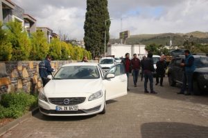 Otomobilin bagajından servet &ccedil;aldılar
