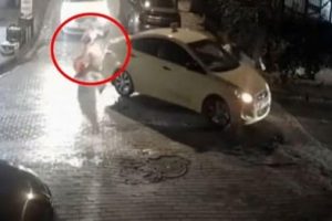 Bebekli kadına &ccedil;arpan taksicinin s&ouml;zleri pes dedirtti!