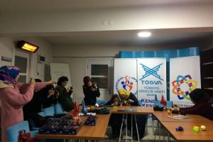 T&Uuml;GVA gen&ccedil;lerin yanında