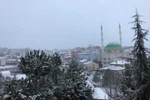 Kar yağışı Bursa'nın dağ y&ouml;resini de beyaza b&uuml;r&uuml;d&uuml;