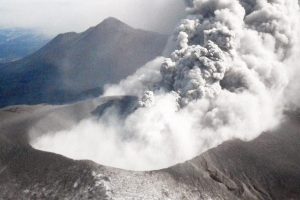Japonya'da Shinmoe Yanardağı'nda patlama