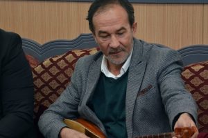 Sultanbekov T&uuml;rkiye i&ccedil;in yazdığı şarkıyı ilk kez okudu