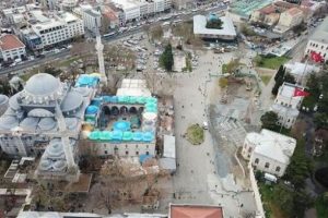 İstanbul'un tarihi meydanı i&ccedil;in flaş karar