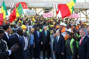 Senegal'deki T&uuml;rk firmaların şantiyelerini gezdi
