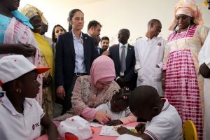Emine Erdoğan'dan Pikine Sosyal Pediatri Enstit&uuml;s&uuml;ne ziyaret