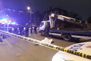 Karşıdan karşıya ge&ccedil;erken canından oldu