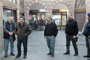 Bursa'da 600 yıllık hanın yolunu tel &ouml;rg&uuml;yle kapattı