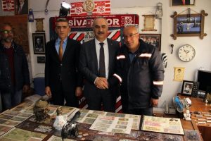 &Ccedil;&ouml;pten &ccedil;ıkardı, koleksiyon yaptı