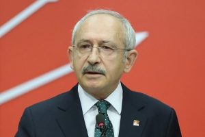 Kılı&ccedil;daroğlu'ndan vatandaşlara 'T&uuml;rk bayrağı' &ccedil;ağrısı