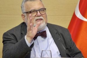 Profes&ouml;rden şoke eden s&ouml;zler! "Kanuni Sultan S&uuml;leyman salağın tekiydi"