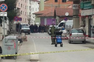 Polis merkezinin &ouml;n&uuml;ne bırakılan valizler, Filistinli ailenin &ccedil;ıktı