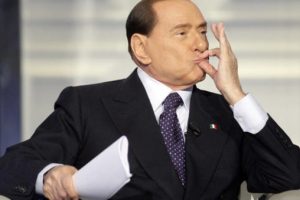 İtalya'nın kaderi 81'lik Berlusconi'nin elinde