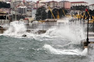 5 b&ouml;lgeye r&uuml;zgar ve fırtına uyarısı