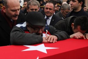 Şehidin babasını Bakanlar Soylu ve G&uuml;l teselli etti