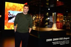 Lorik Cana, Stadyum M&uuml;zesi'ni gezdi
