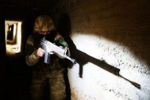 Kahraman komutan: "U&ccedil;aklarımız bizi vursun, ter&ouml;ristler de &ouml;ls&uuml;n"