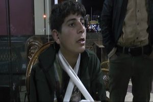 Parmağı kopan &ccedil;ocuğu hastane &ouml;n&uuml;nde bırakıp ka&ccedil;tılar