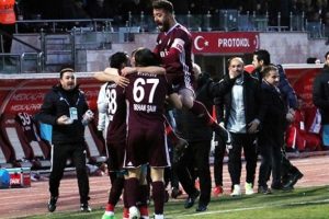 Elazığspor, &Uuml;mraniyespor'u devirdi