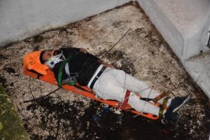 K&ouml;peklerden ka&ccedil;arken 3 metreden d&uuml;şt&uuml;